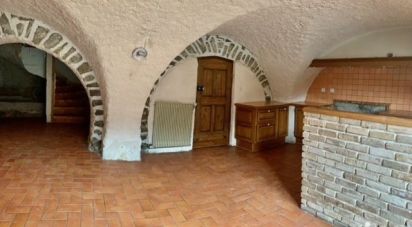 House 9 rooms of 300 m² in Manteyer (05400)