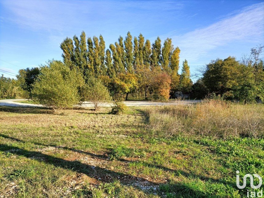 Land of 2,900 m² in Pierrelatte (26700)