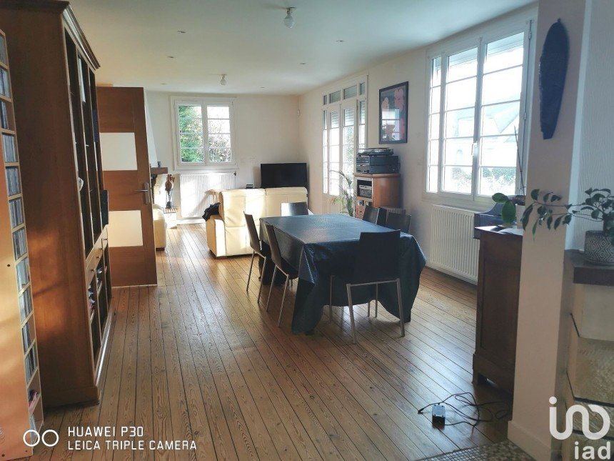 House 7 rooms of 220 m² in Saint-Nazaire (44600)