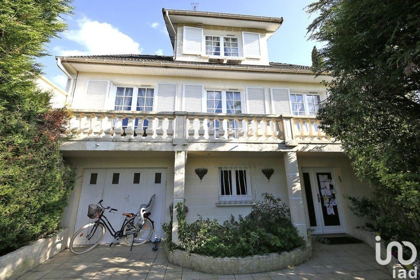 Maison 8 pièces de 220 m² à Bry-sur-Marne (94360)