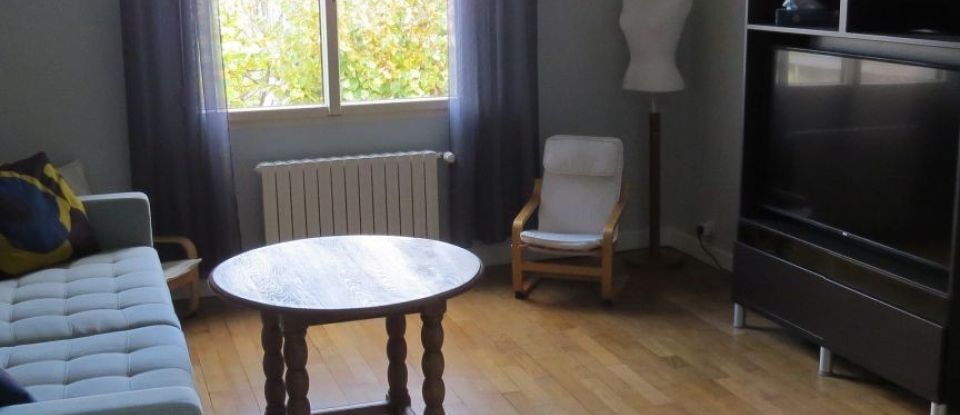 House 5 rooms of 128 m² in Parthenay (79200)
