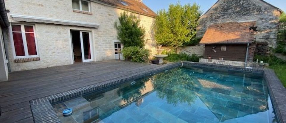 House 8 rooms of 210 m² in Montigny-sur-Loing (77690)