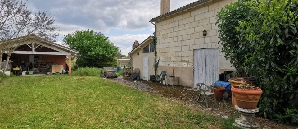 House 4 rooms of 249 m² in Les Billaux (33500)