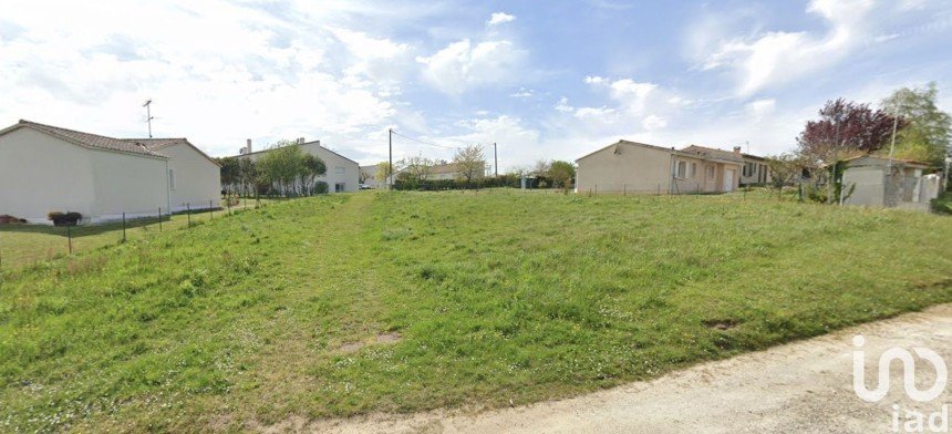 Land of 841 m² in Chevanceaux (17210)