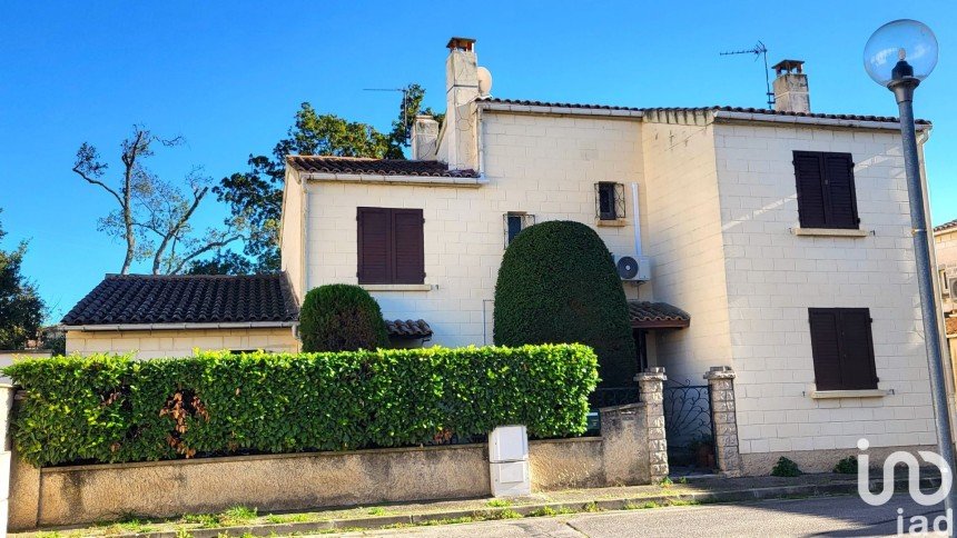 House 6 rooms of 137 m² in Le Pontet (84130)