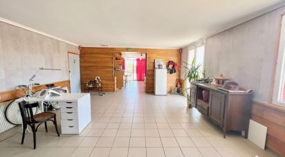 House 12 rooms of 391 m² in Saint-Androny (33390)