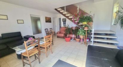 House 8 rooms of 236 m² in Saint-Ciers-sur-Gironde (33820)