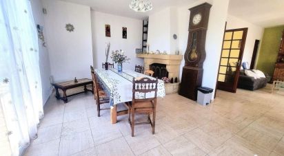House 8 rooms of 236 m² in Saint-Ciers-sur-Gironde (33820)