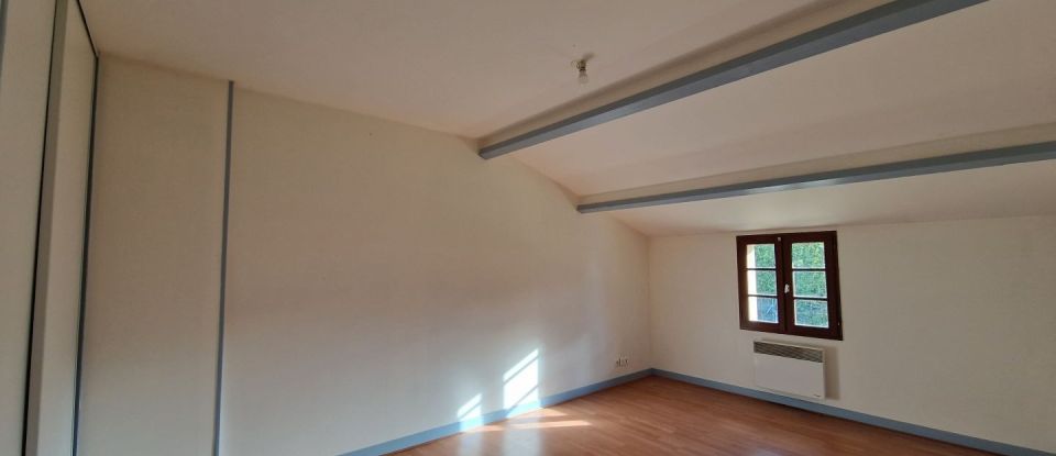 House 4 rooms of 116 m² in Taizé-Aizie (16700)