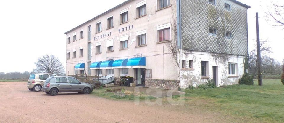Hôtel particulier de 1 430 m² à Doyet (03170)