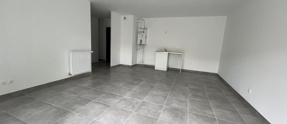 Apartment 3 rooms of 65 m² in Pontault-Combault (77340)