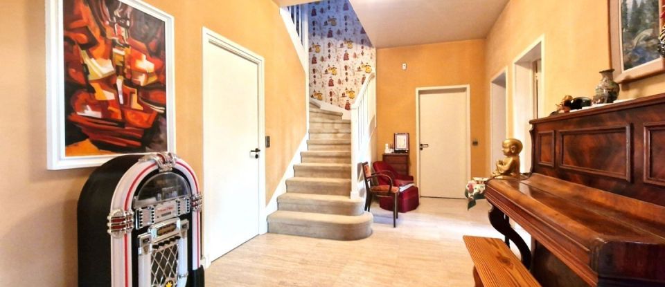 House 10 rooms of 230 m² in La Monnerie-le-Montel (63650)