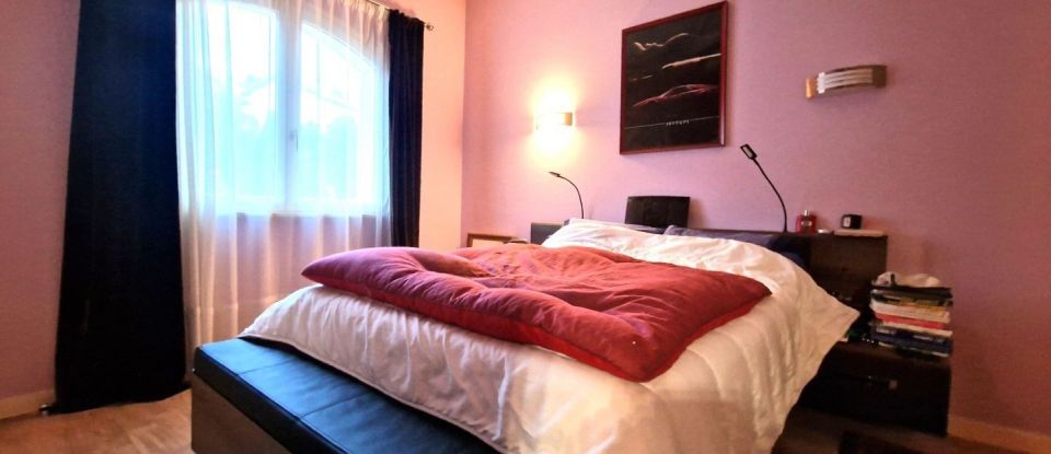 House 10 rooms of 230 m² in La Monnerie-le-Montel (63650)