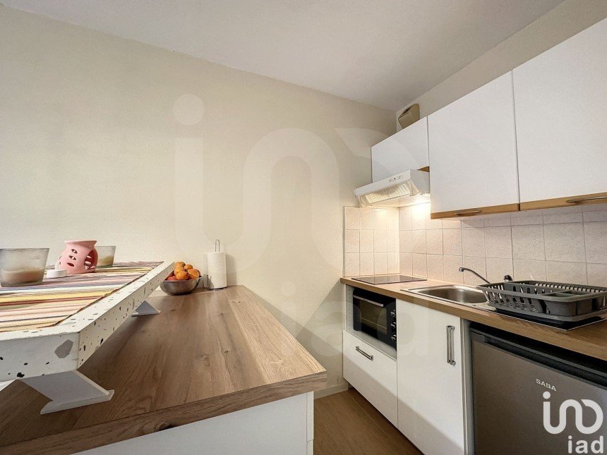 Apartment 1 room of 25 m² in La Rochelle (17000)