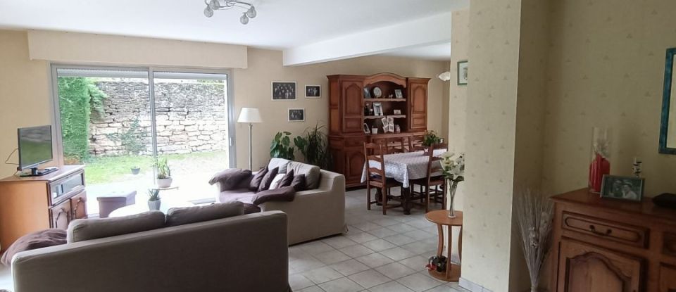 House 6 rooms of 145 m² in Doué-la-Fontaine (49700)