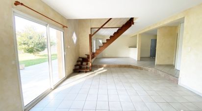 House 6 rooms of 133 m² in Maucor (64160)