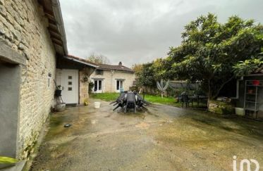 Maison 8 pièces de 151 m² à Fontenille-Saint-Martin-d'Entraigues (79110)