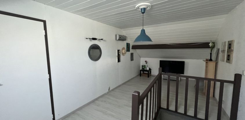 House 6 rooms of 157 m² in - (24028)