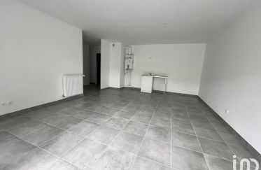 Apartment 3 rooms of 63 m² in Pontault-Combault (77340)