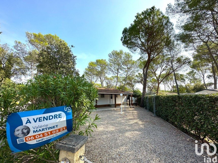Land of 220 m² in Fréjus (83600)