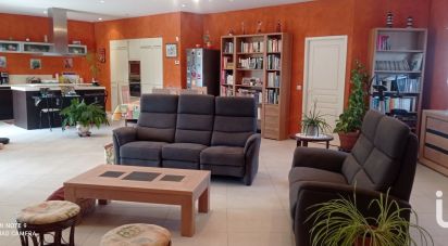 House 6 rooms of 165 m² in Blanquefort (33290)