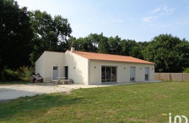 House 4 rooms of 125 m² in Rioux (17460)