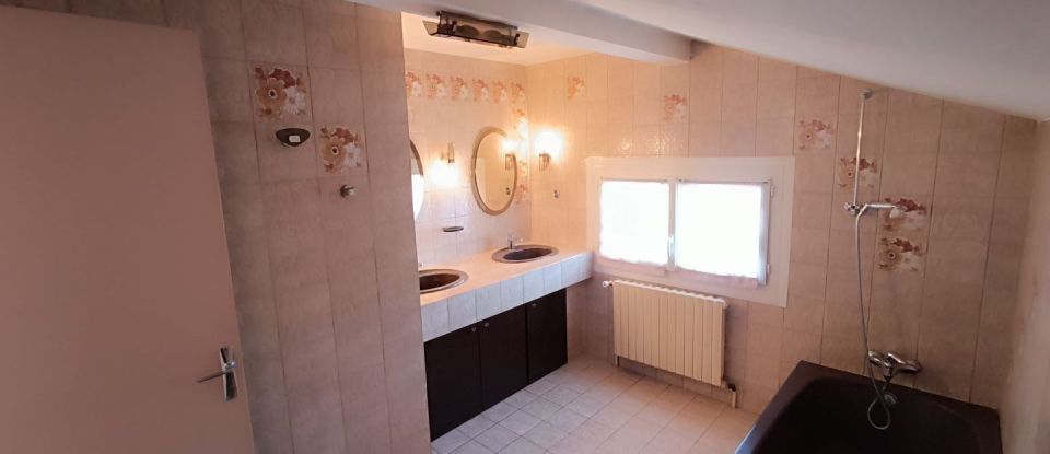 House 6 rooms of 130 m² in Saint-Martin-de-Valgalgues (30520)