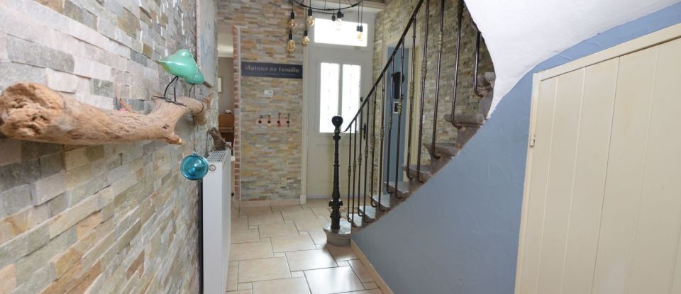 House 6 rooms of 160 m² in Saint-Forgeux-Lespinasse (42640)