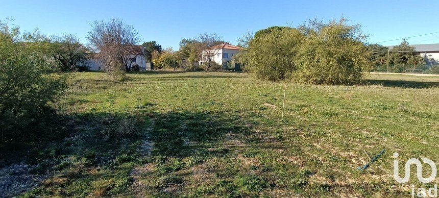 Land of 800 m² in Carpentras (84200)
