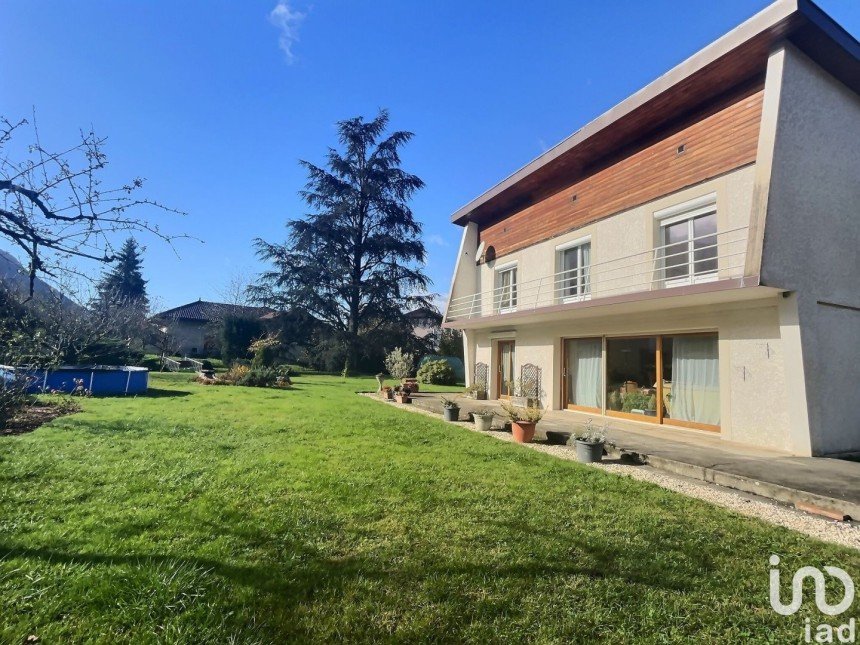House 7 rooms of 176 m² in Saint-Gervais (38470)