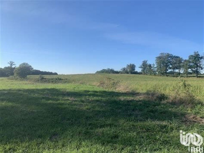 Land of 2,179 m² in Saint-Just-le-Martel (87590)