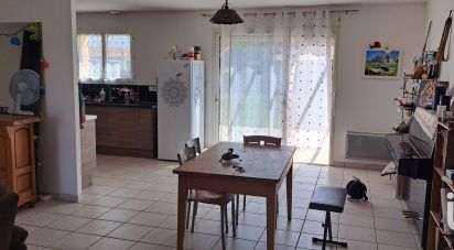 House 4 rooms of 90 m² in Saint-Pierre-d'Eyraud (24130)