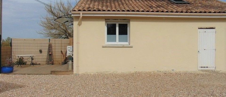 House 6 rooms of 130 m² in Saint-Seurin-sur-l'Isle (33660)