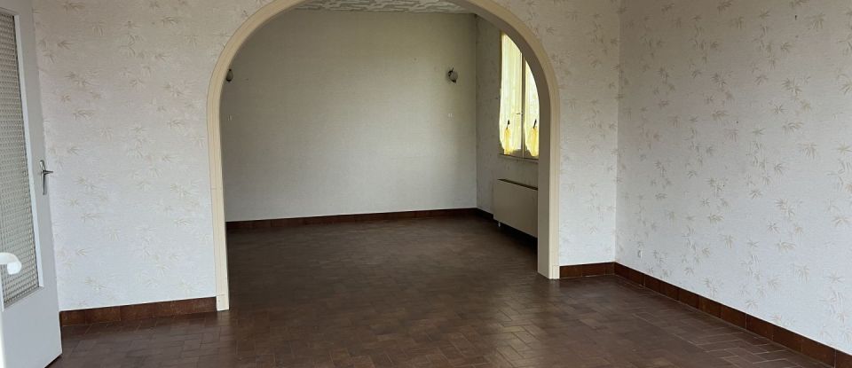House 5 rooms of 105 m² in Monétay-sur-Loire (03470)