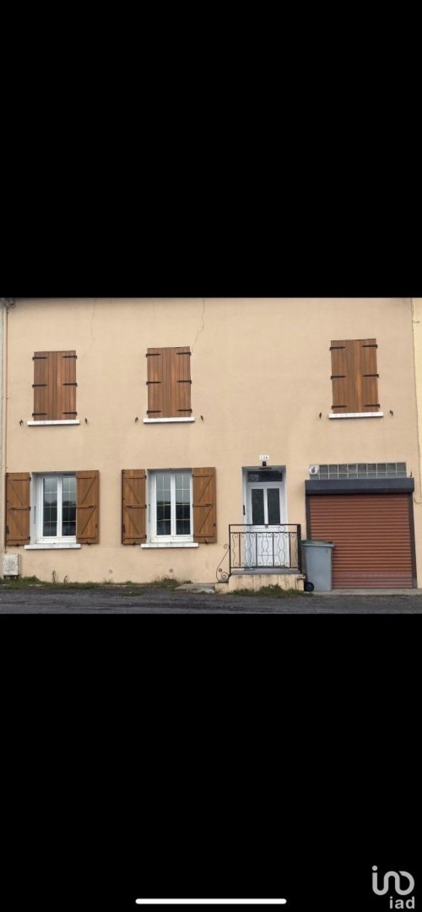 House 5 rooms of 130 m² in Chabanais (16150)