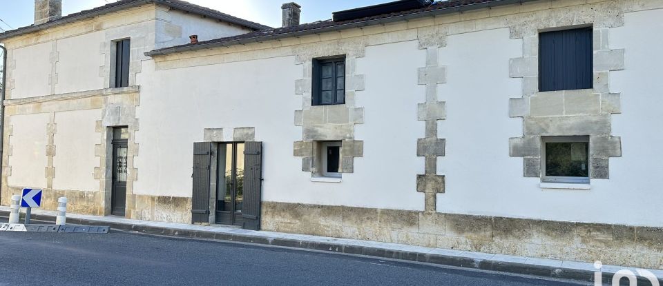 Lodge 5 rooms of 130 m² in Saint-Simon-de-Bordes (17500)