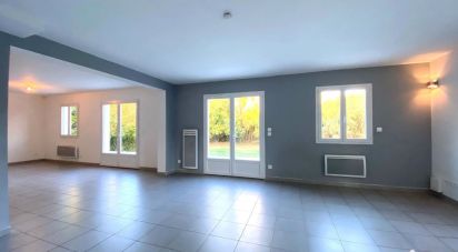 House 7 rooms of 171 m² in Grans (13450)