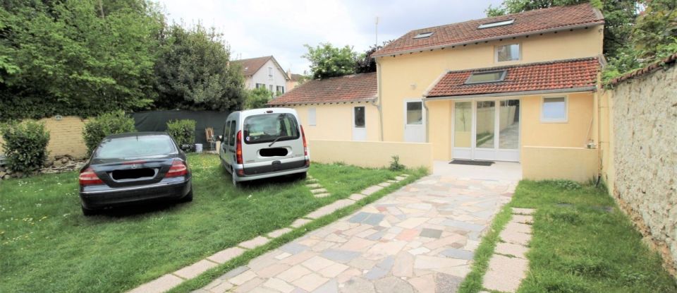 House 3 rooms of 83 m² in Bondy (93140)