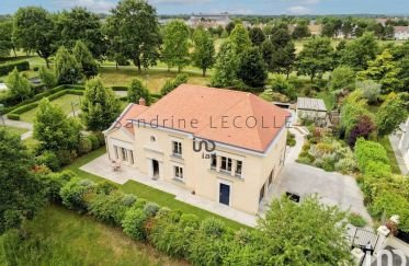 House 7 rooms of 214 m² in Bailly-Romainvilliers (77700)