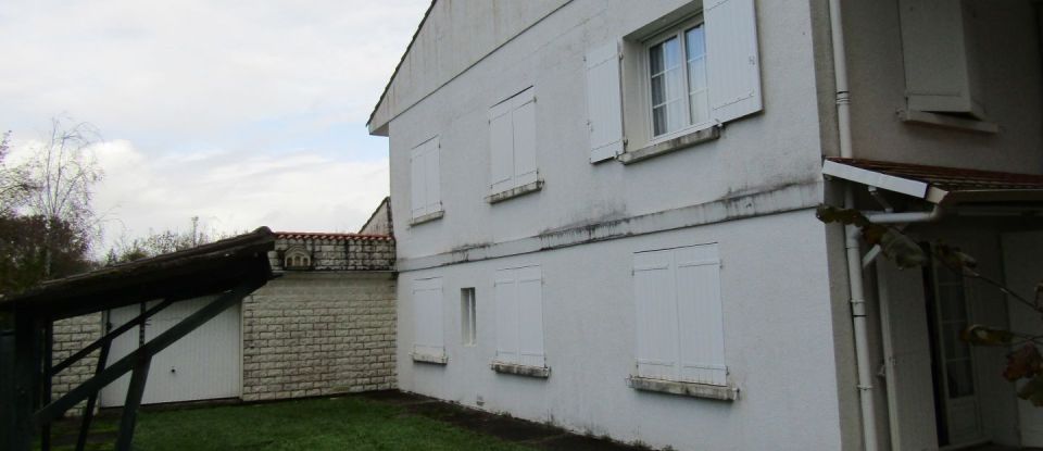 Maison 7 pièces de 244 m² à Saujon (17600)