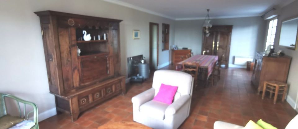 House 7 rooms of 155 m² in Le Haut-Corlay (22320)