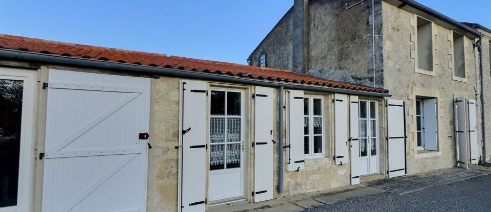 Maison 10 pièces de 250 m² à Breuil-Magné (17870)