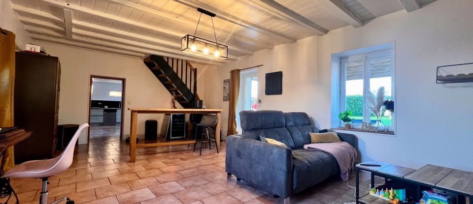 House 6 rooms of 130 m² in Genouillé (17430)