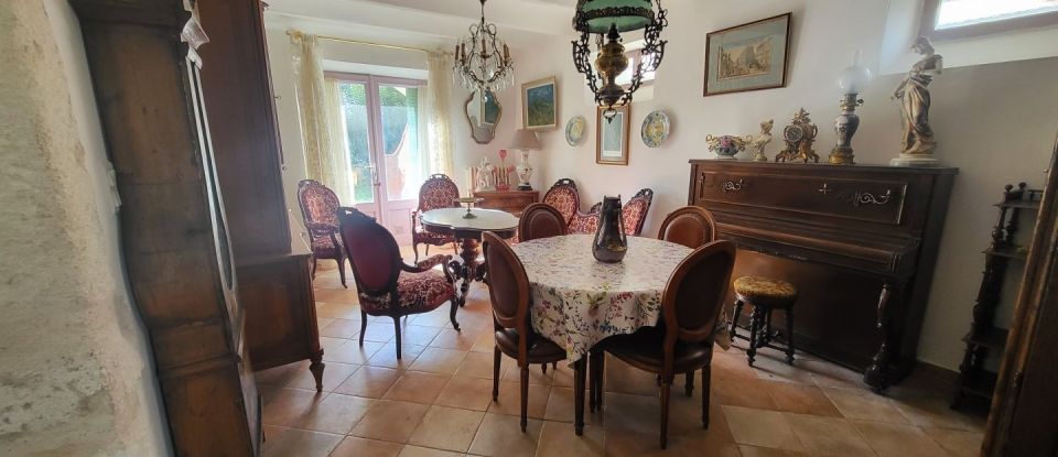 House 8 rooms of 176 m² in Alès (30100)