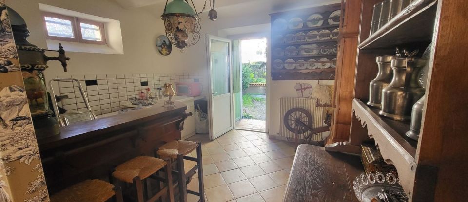 House 8 rooms of 176 m² in Alès (30100)