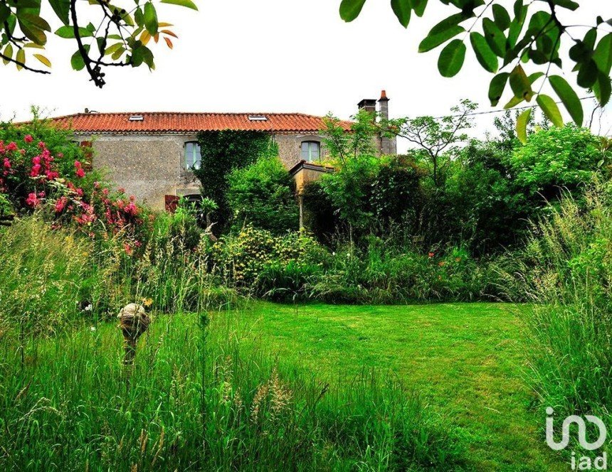 Country house 5 rooms of 180 m² in SAINT-FLORENT-DES-BOIS (85310)