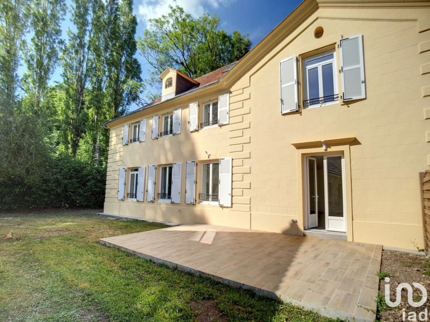 House 8 rooms of 226 m² in Itteville (91760)