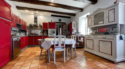 House 6 rooms of 118 m² in Saint-Victor-et-Melvieu (12400)