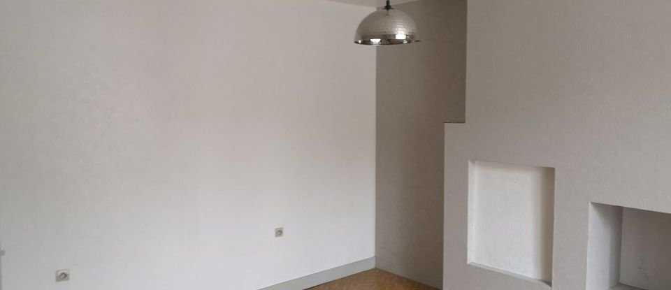 House 4 rooms of 64 m² in Vaas (72500)