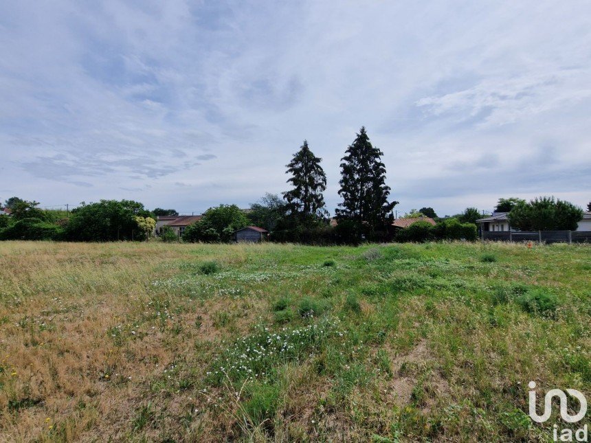 Land of 681 m² in Soussans (33460)